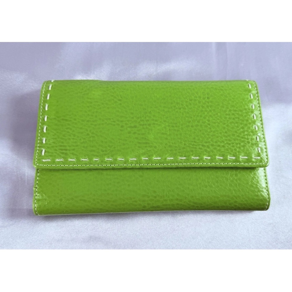 Relic Women’s Leather Long Wallet Electric Lime Green Zip Bi Fold Fold Over Snap